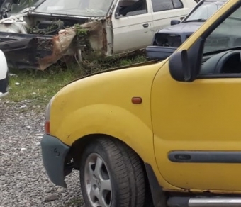 1998 - 2000 model renault kangoo 1.9 çıkma sol ön çamurluk.