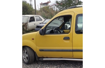 1998 - 2000 model renault kangoo 1.9 çıkma sol ön kapı.