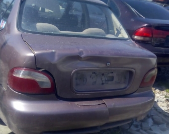 1998 model hyundai accent gl 1.3 çıkma bagaj kapağı.