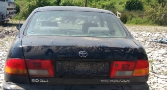 1998 model toyota carina 2 çıkma bagaj kapağı.