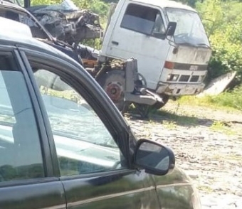 1998 model toyota carina 2 çıkma sağ ön kapı camı.