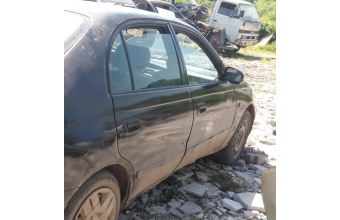 1998 model toyota carina 2 çıkma sağ takım kapı.