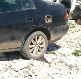 1998 model toyota carina 2 çıkma sol arka çamurluk.