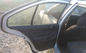 1999 model volkswagen bora 1.6 sr çıkma sol arka dolu kapı.