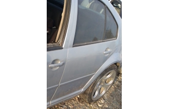 1999 model volkswagen bora 1.6 sr çıkma sol arka kapı.