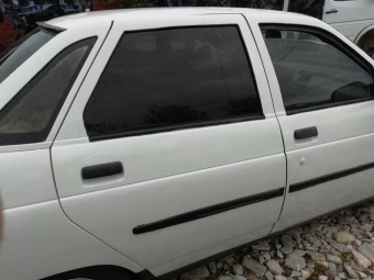 2001 model lada vega 1.5 benzinli çıkma sağ arka kapı.