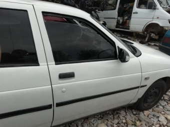 2001 model lada vega 1.5 benzinli çıkma sağ ön kapı.