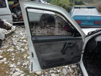 2001 model lada vega 1.5 benzinli çıkma sol ön dolu kapı.