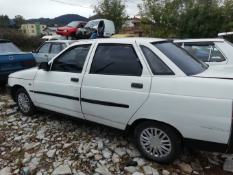 2001 model lada vega 1.5 benzinli çıkma sol yan panel.