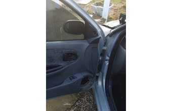 2001 model renault megane 1 1.6 8 valf çıkma sol ön kapı menteşesi.