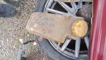 Toyota Carina motor su bidonu orjinal parça